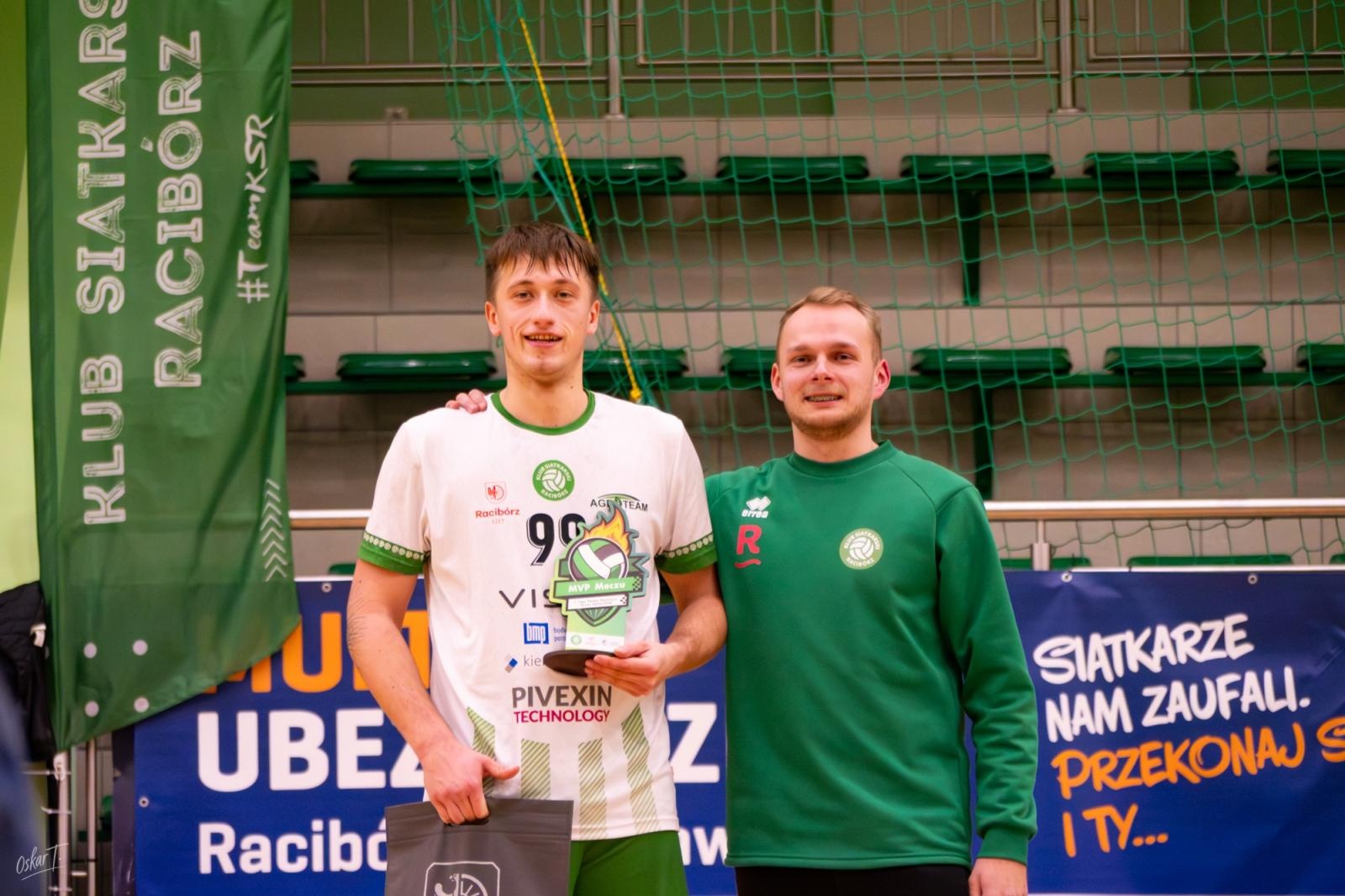 Zdjęcie w galerii na portalu naszraciborz.pl: Pięciosetowy thriller w hali przy Łąkowej. KS Racibórz zakończył rok zwycięstwem [FOTO] wiadomości z regionu