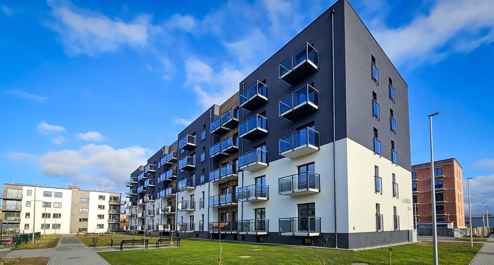 Zdjęcie w galerii na portalu naszraciborz.pl: Lokatorzy odebrali klucze. Pierwszy z dwóch nowych bloków przy Łąkowej gotowy do zamieszkania [FOTO] wiadomości z regionu