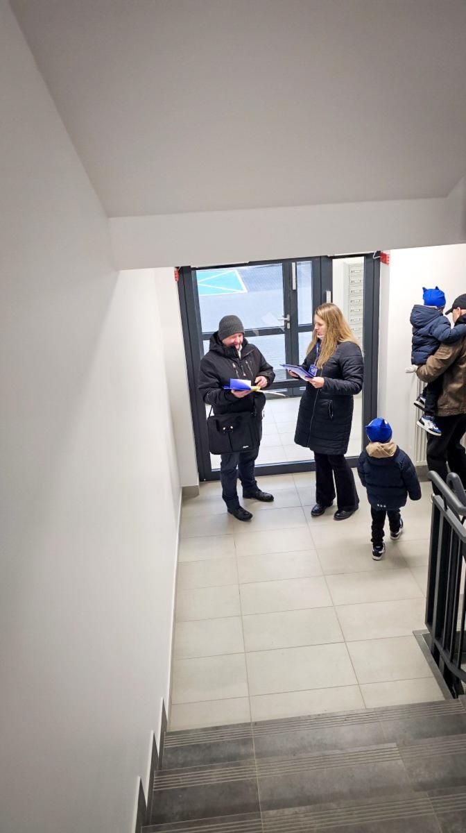 Zdjęcie w galerii na portalu naszraciborz.pl: Lokatorzy odebrali klucze. Pierwszy z dwóch nowych bloków przy Łąkowej gotowy do zamieszkania [FOTO] wiadomości z regionu