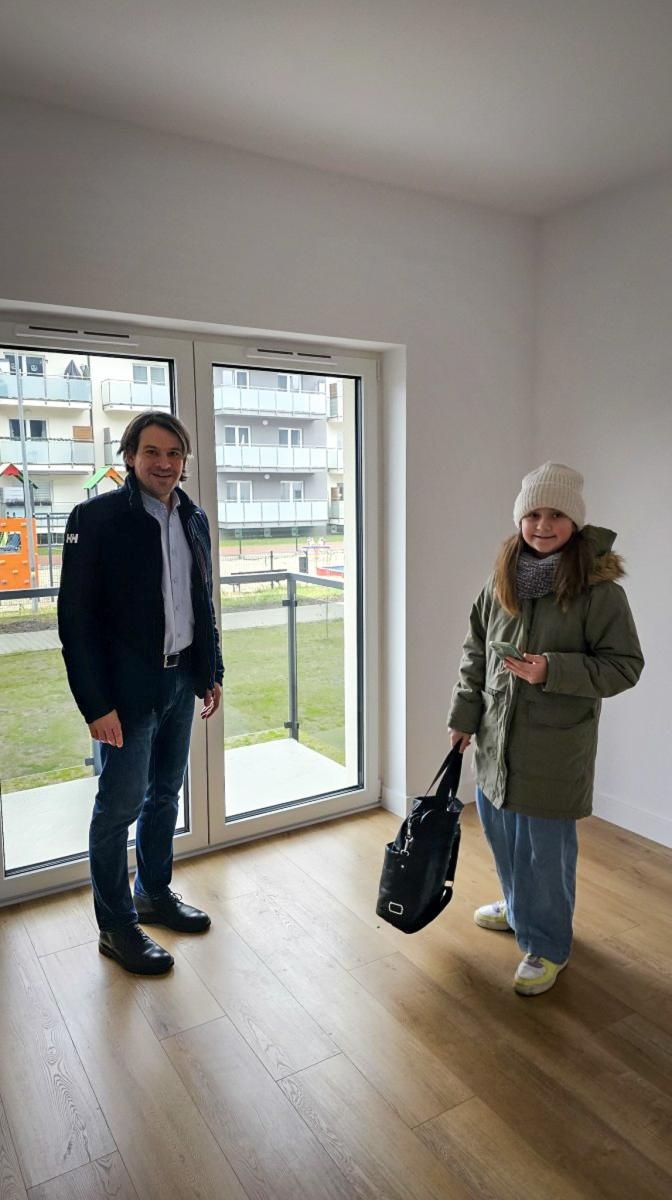 Zdjęcie w galerii na portalu naszraciborz.pl: Lokatorzy odebrali klucze. Pierwszy z dwóch nowych bloków przy Łąkowej gotowy do zamieszkania [FOTO] wiadomości z regionu