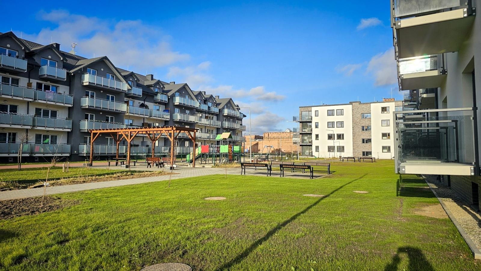 Zdjęcie w galerii na portalu naszraciborz.pl: Lokatorzy odebrali klucze. Pierwszy z dwóch nowych bloków przy Łąkowej gotowy do zamieszkania [FOTO] wiadomości z regionu