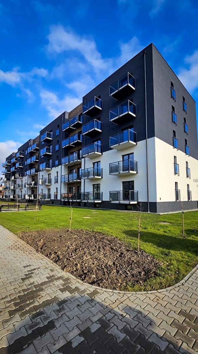 Zdjęcie w galerii na portalu naszraciborz.pl: Lokatorzy odebrali klucze. Pierwszy z dwóch nowych bloków przy Łąkowej gotowy do zamieszkania [FOTO] wiadomości z regionu