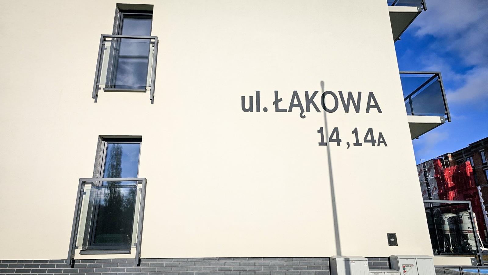 Zdjęcie w galerii na portalu naszraciborz.pl: Lokatorzy odebrali klucze. Pierwszy z dwóch nowych bloków przy Łąkowej gotowy do zamieszkania [FOTO] wiadomości z regionu