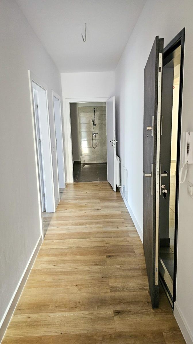 Zdjęcie w galerii na portalu naszraciborz.pl: Lokatorzy odebrali klucze. Pierwszy z dwóch nowych bloków przy Łąkowej gotowy do zamieszkania [FOTO] wiadomości z regionu