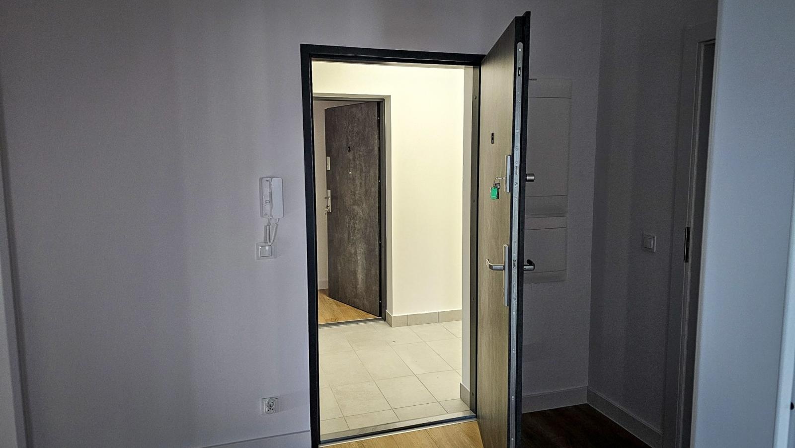 Zdjęcie w galerii na portalu naszraciborz.pl: Lokatorzy odebrali klucze. Pierwszy z dwóch nowych bloków przy Łąkowej gotowy do zamieszkania [FOTO] wiadomości z regionu