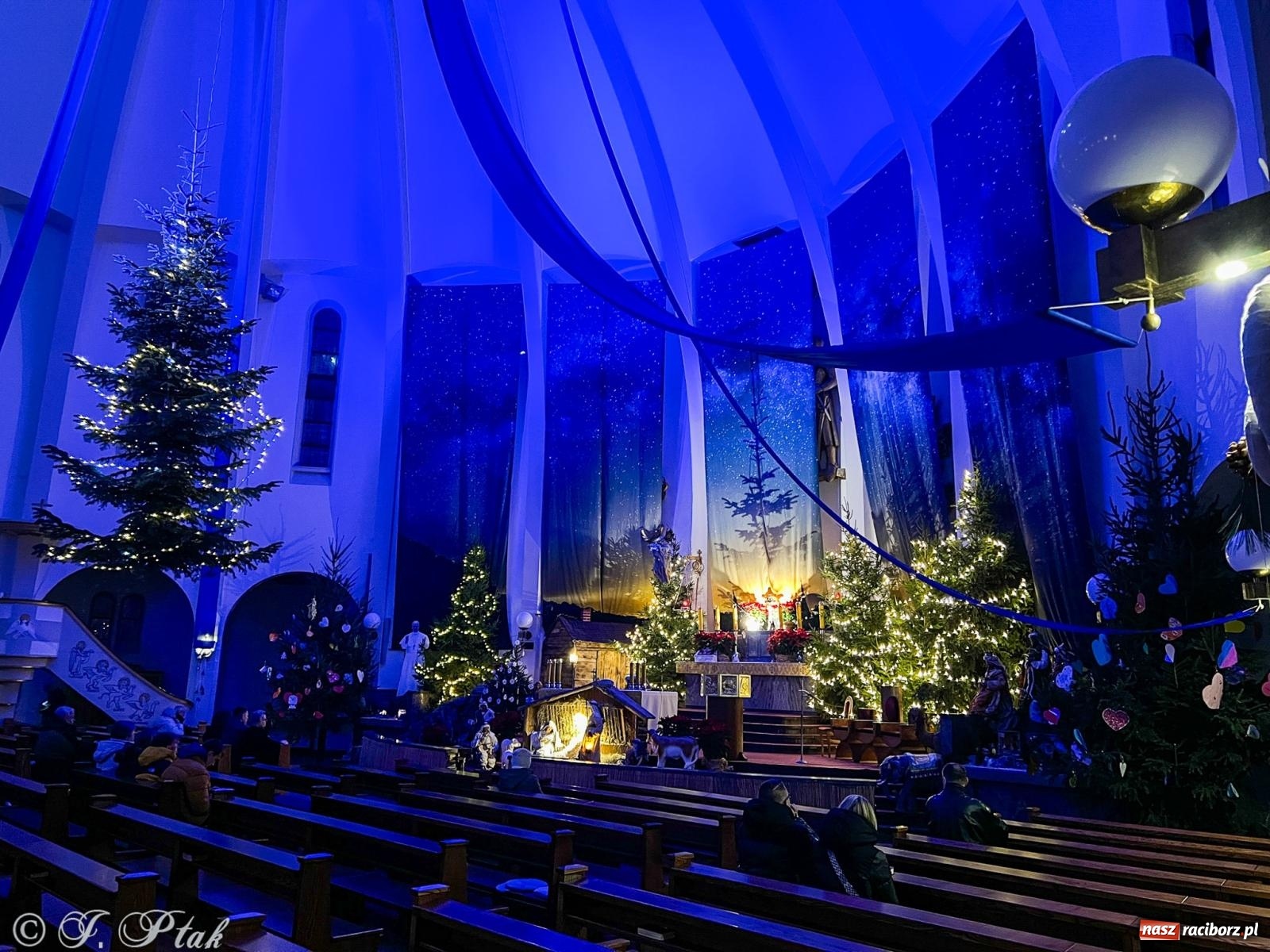 Zdjęcie w galerii na portalu naszraciborz.pl: Cicha noc rozbrzmiała w raciborskich świątyniach. Boże Narodzenie jako święto wiary i bliskości [FOTO i WIDEO] wiadomości z regionu