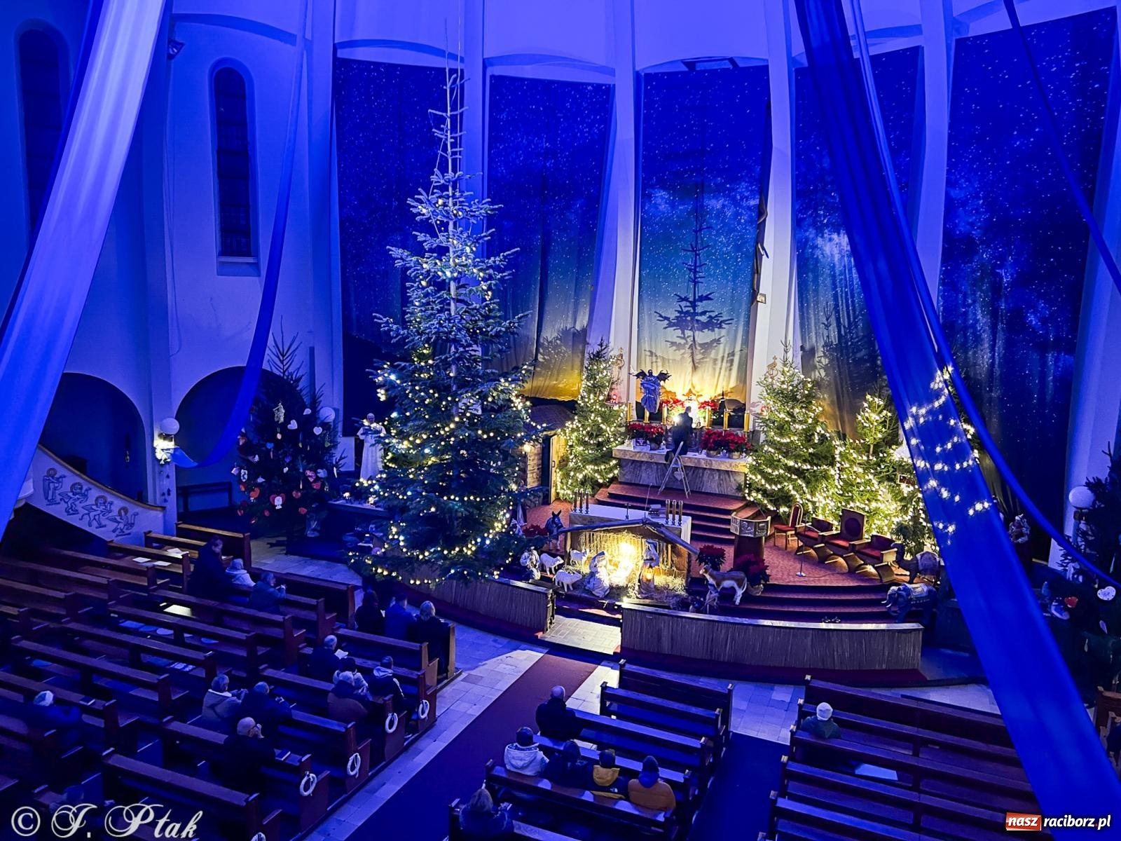 Zdjęcie w galerii na portalu naszraciborz.pl: Cicha noc rozbrzmiała w raciborskich świątyniach. Boże Narodzenie jako święto wiary i bliskości [FOTO i WIDEO] wiadomości z regionu