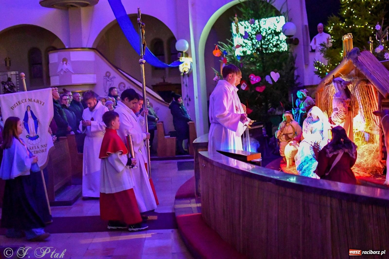 Zdjęcie w galerii na portalu naszraciborz.pl: Cicha noc rozbrzmiała w raciborskich świątyniach. Boże Narodzenie jako święto wiary i bliskości [FOTO i WIDEO] wiadomości z regionu