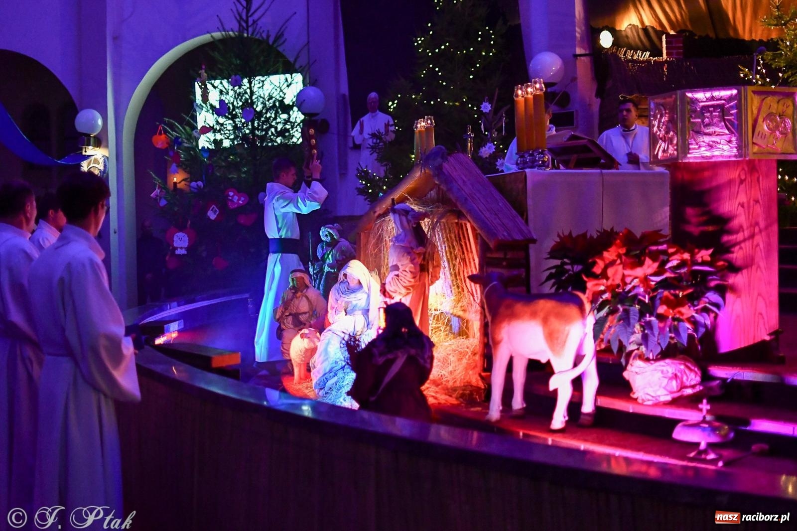 Zdjęcie w galerii na portalu naszraciborz.pl: Cicha noc rozbrzmiała w raciborskich świątyniach. Boże Narodzenie jako święto wiary i bliskości [FOTO i WIDEO] wiadomości z regionu