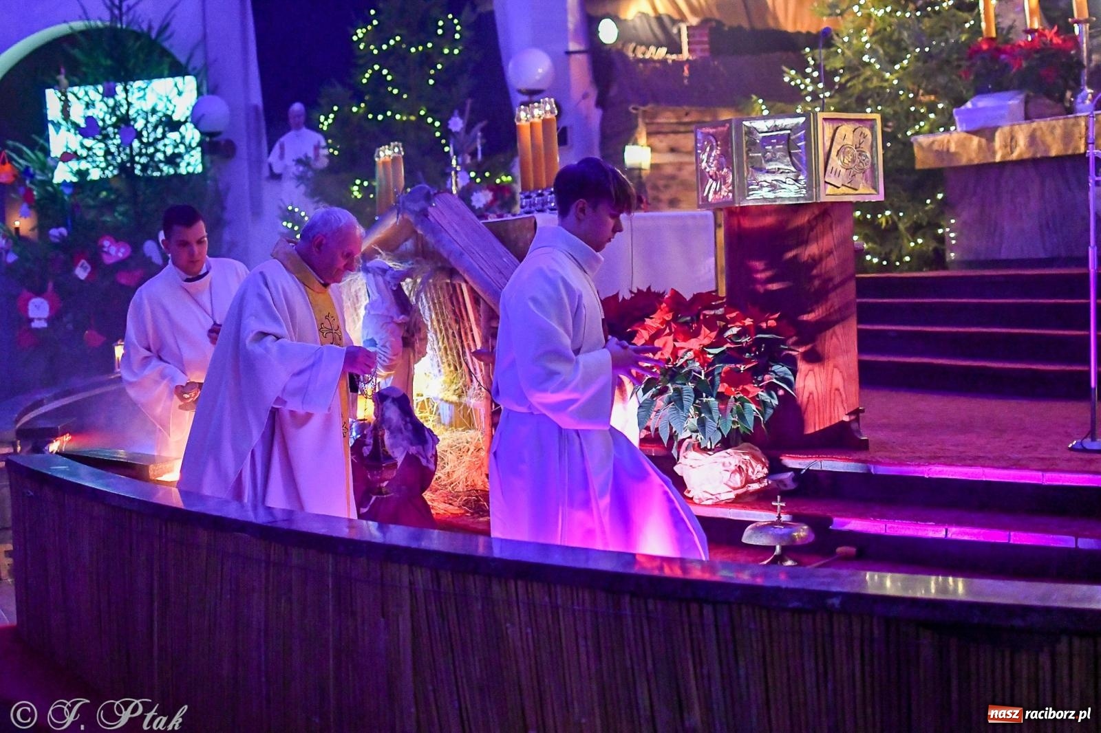 Zdjęcie w galerii na portalu naszraciborz.pl: Cicha noc rozbrzmiała w raciborskich świątyniach. Boże Narodzenie jako święto wiary i bliskości [FOTO i WIDEO] wiadomości z regionu