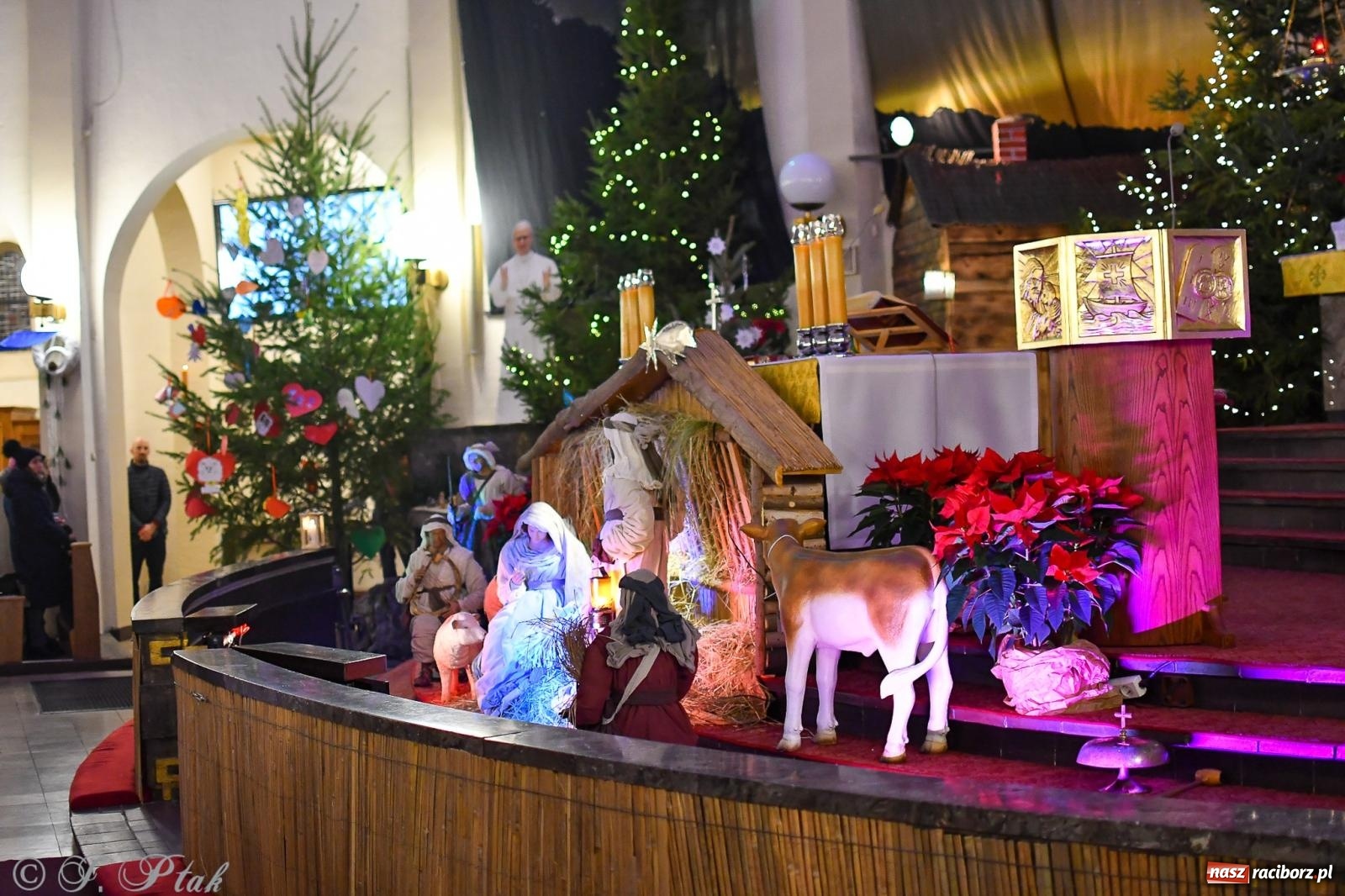 Zdjęcie w galerii na portalu naszraciborz.pl: Cicha noc rozbrzmiała w raciborskich świątyniach. Boże Narodzenie jako święto wiary i bliskości [FOTO i WIDEO] wiadomości z regionu