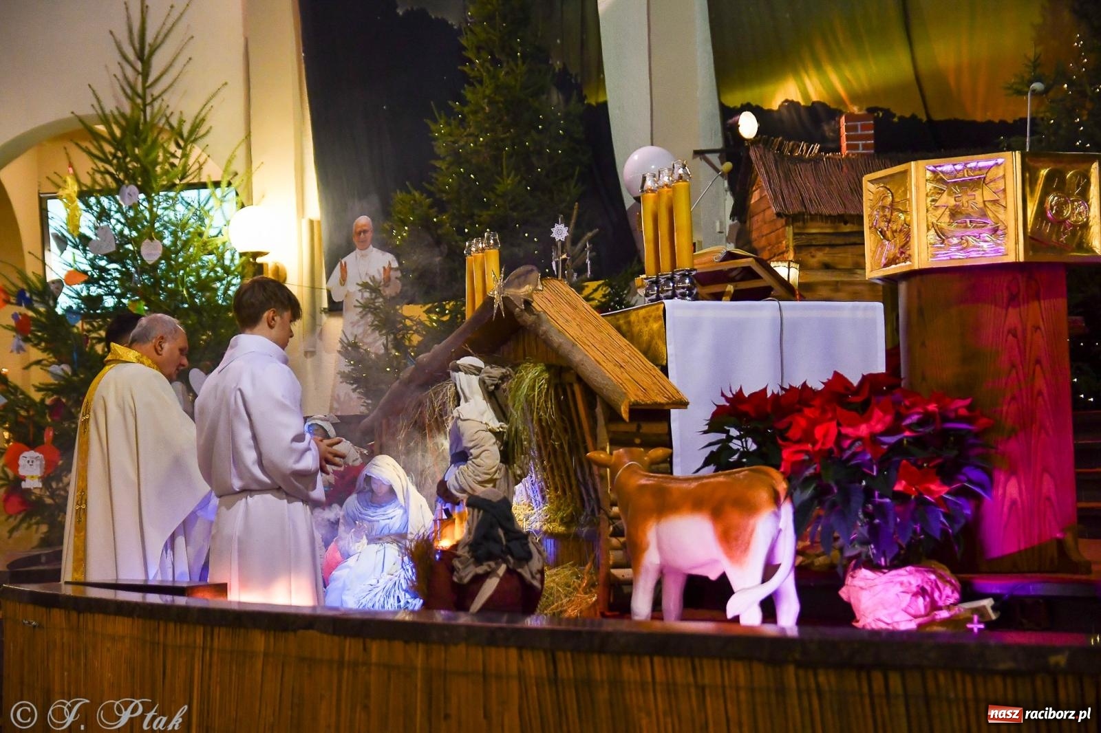 Zdjęcie w galerii na portalu naszraciborz.pl: Cicha noc rozbrzmiała w raciborskich świątyniach. Boże Narodzenie jako święto wiary i bliskości [FOTO i WIDEO] wiadomości z regionu