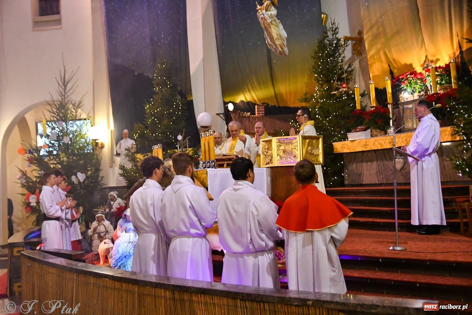 Zdjęcie w galerii na portalu naszraciborz.pl: Cicha noc rozbrzmiała w raciborskich świątyniach. Boże Narodzenie jako święto wiary i bliskości [FOTO i WIDEO] wiadomości z regionu