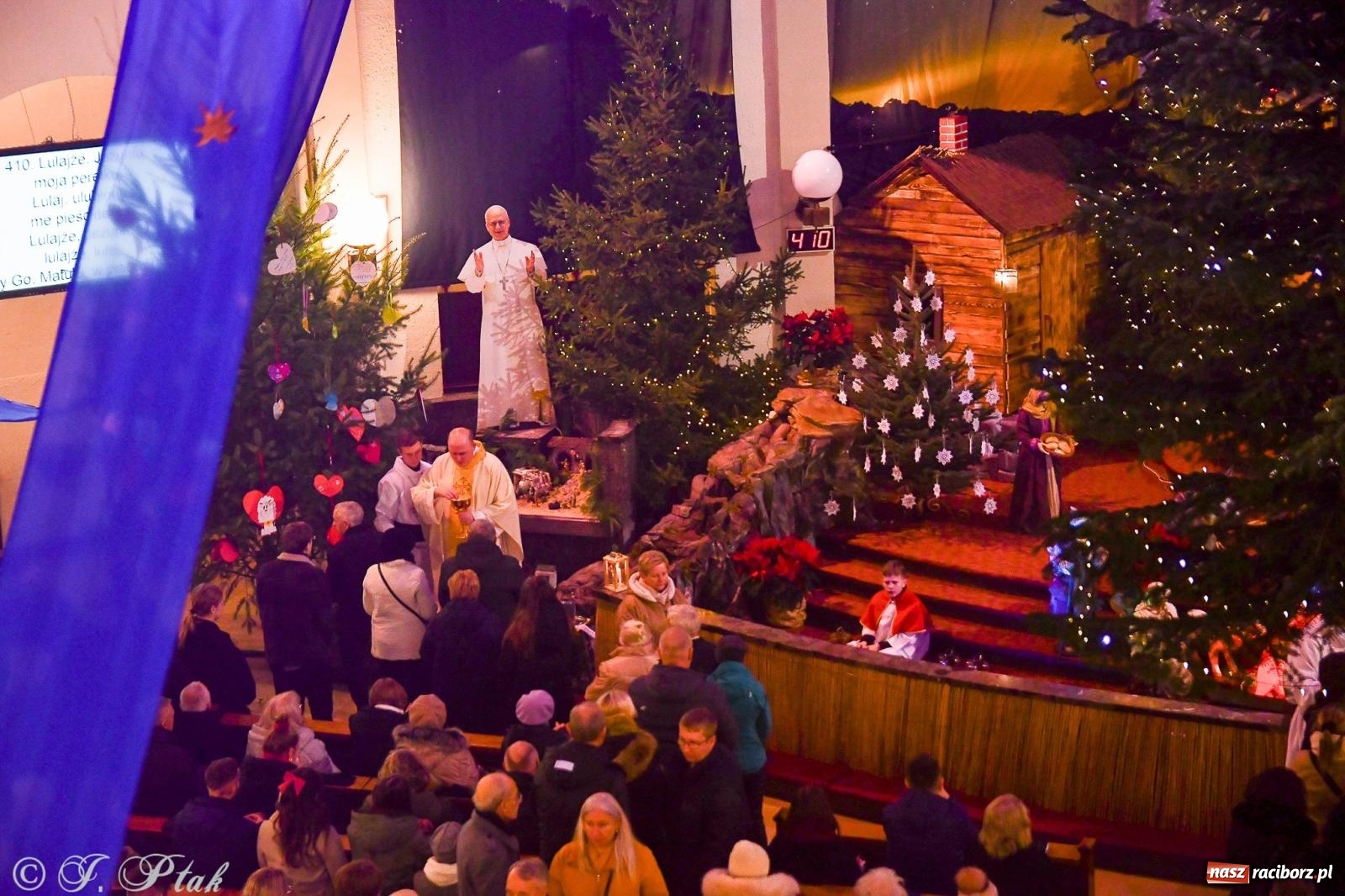 Zdjęcie w galerii na portalu naszraciborz.pl: Cicha noc rozbrzmiała w raciborskich świątyniach. Boże Narodzenie jako święto wiary i bliskości [FOTO i WIDEO] wiadomości z regionu