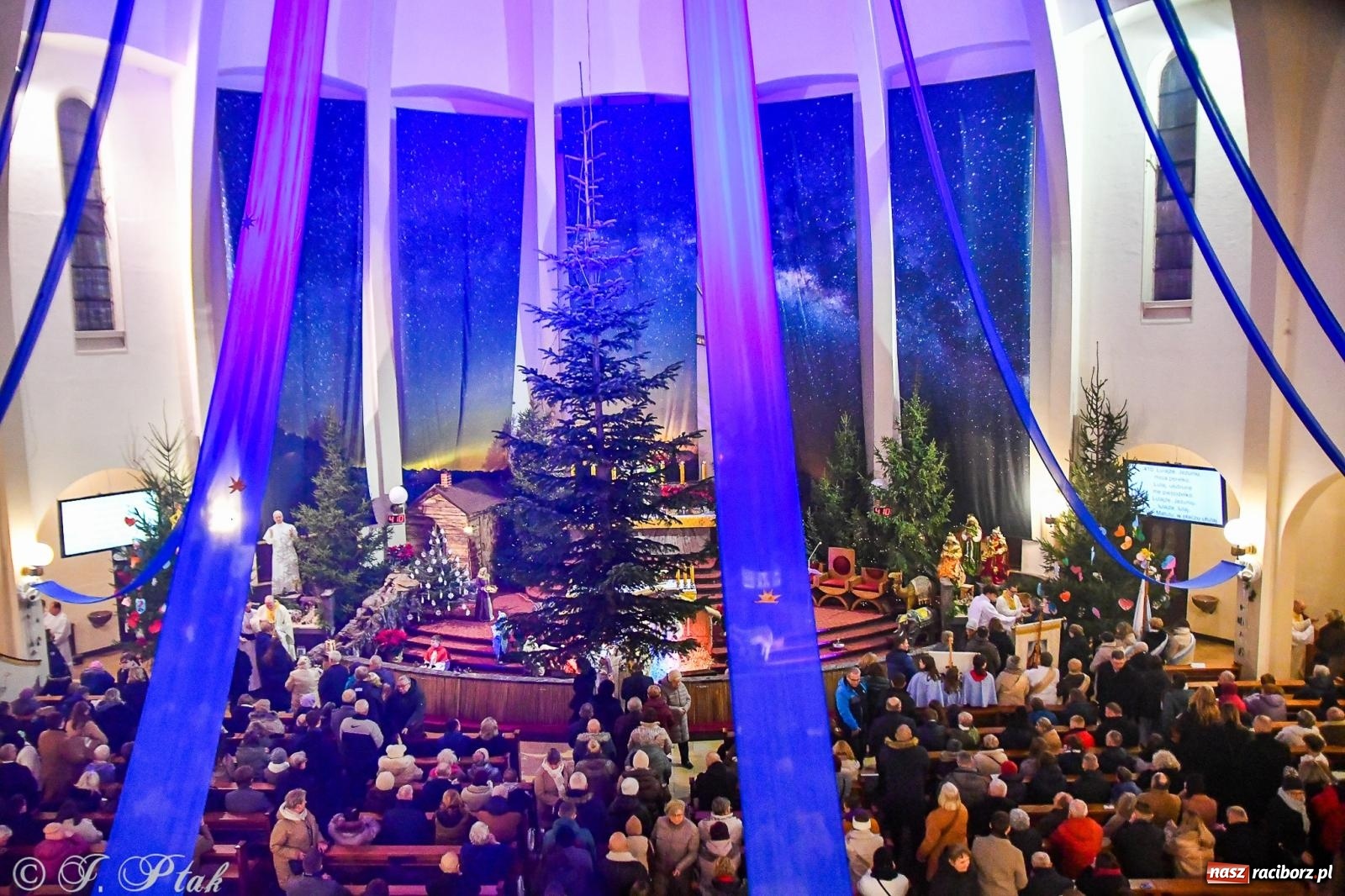 Zdjęcie w galerii na portalu naszraciborz.pl: Cicha noc rozbrzmiała w raciborskich świątyniach. Boże Narodzenie jako święto wiary i bliskości [FOTO i WIDEO] wiadomości z regionu