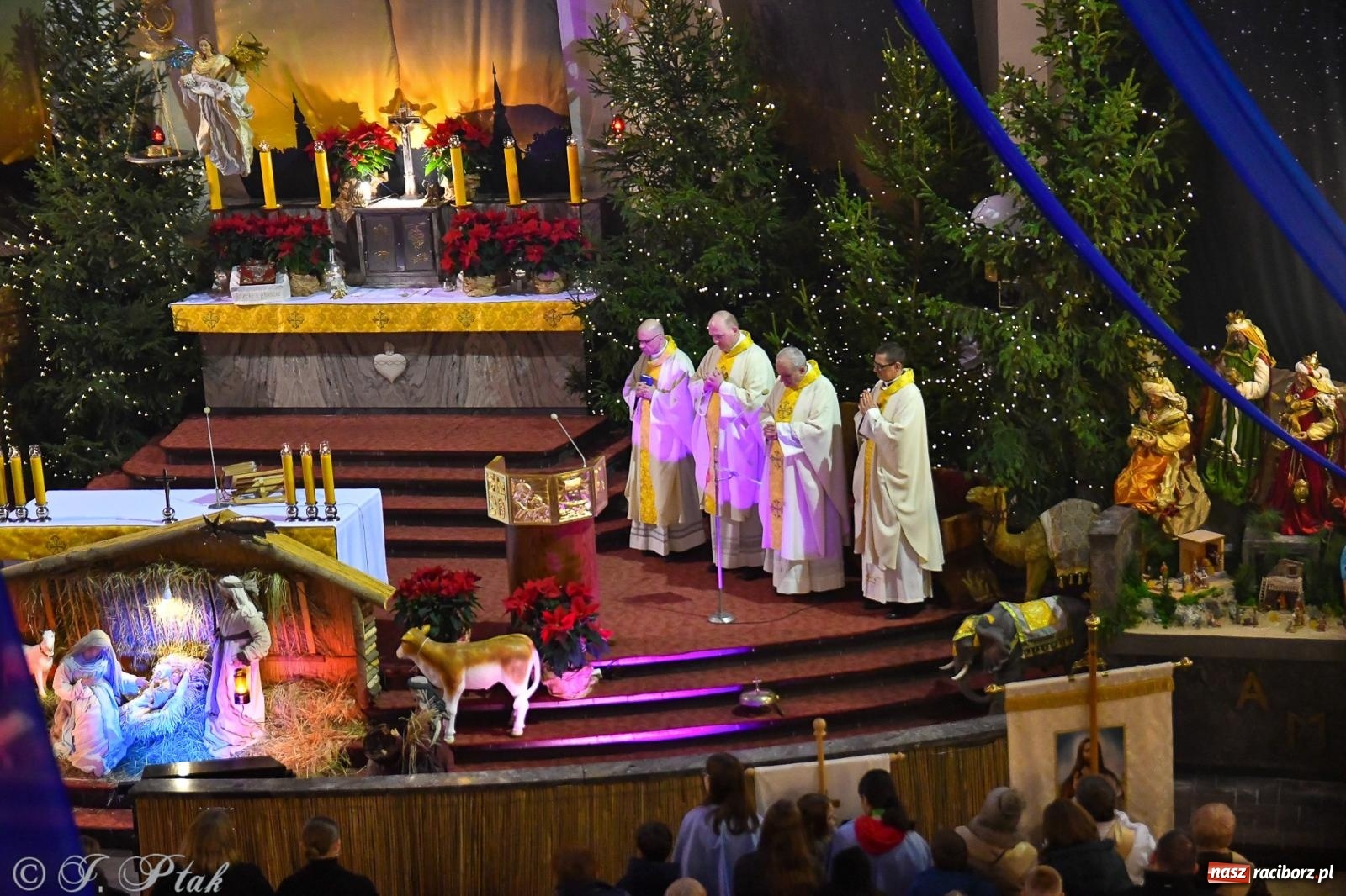 Zdjęcie w galerii na portalu naszraciborz.pl: Cicha noc rozbrzmiała w raciborskich świątyniach. Boże Narodzenie jako święto wiary i bliskości [FOTO i WIDEO] wiadomości z regionu