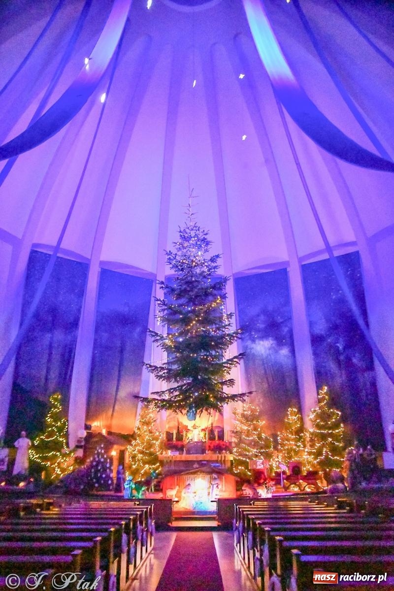 Zdjęcie w galerii na portalu naszraciborz.pl: Cicha noc rozbrzmiała w raciborskich świątyniach. Boże Narodzenie jako święto wiary i bliskości [FOTO i WIDEO] wiadomości z regionu