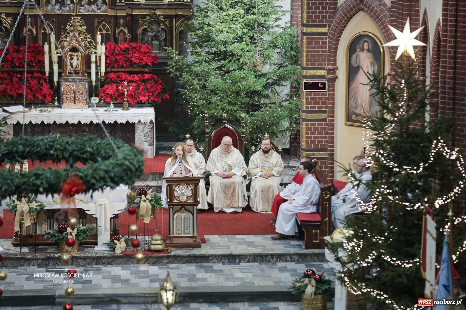 Zdjęcie w galerii na portalu naszraciborz.pl: Cicha noc rozbrzmiała w raciborskich świątyniach. Boże Narodzenie jako święto wiary i bliskości [FOTO i WIDEO] wiadomości z regionu
