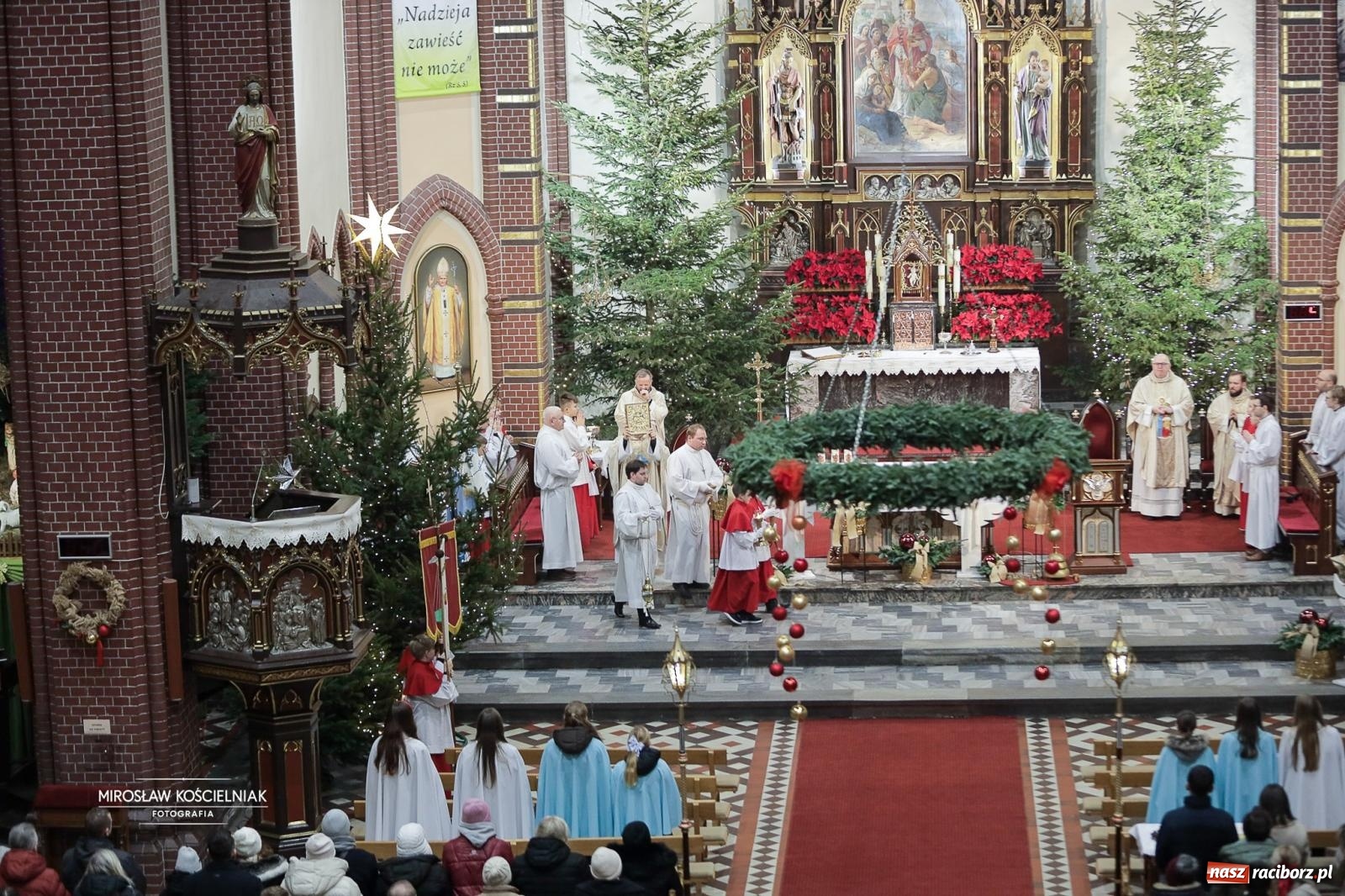 Zdjęcie w galerii na portalu naszraciborz.pl: Cicha noc rozbrzmiała w raciborskich świątyniach. Boże Narodzenie jako święto wiary i bliskości [FOTO i WIDEO] wiadomości z regionu