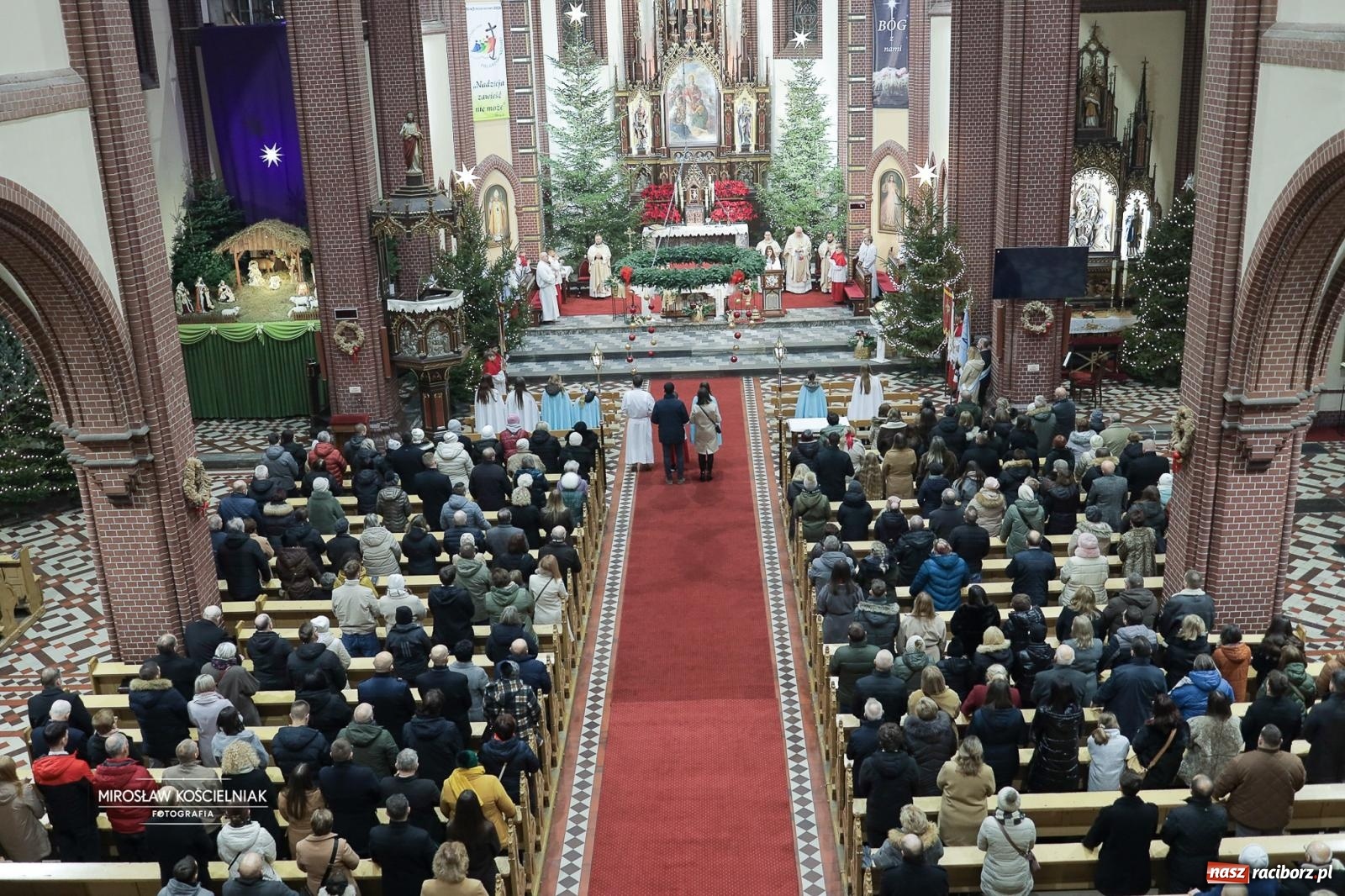 Zdjęcie w galerii na portalu naszraciborz.pl: Cicha noc rozbrzmiała w raciborskich świątyniach. Boże Narodzenie jako święto wiary i bliskości [FOTO i WIDEO] wiadomości z regionu