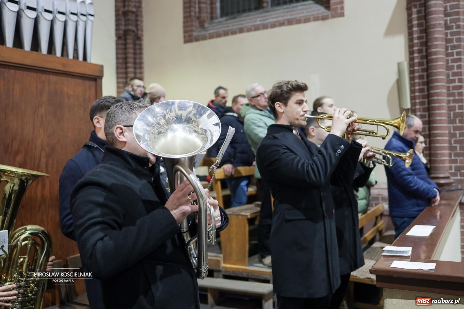 Zdjęcie w galerii na portalu naszraciborz.pl: Cicha noc rozbrzmiała w raciborskich świątyniach. Boże Narodzenie jako święto wiary i bliskości [FOTO i WIDEO] wiadomości z regionu