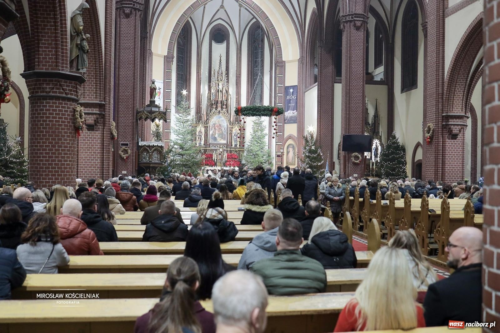 Zdjęcie w galerii na portalu naszraciborz.pl: Cicha noc rozbrzmiała w raciborskich świątyniach. Boże Narodzenie jako święto wiary i bliskości [FOTO i WIDEO] wiadomości z regionu