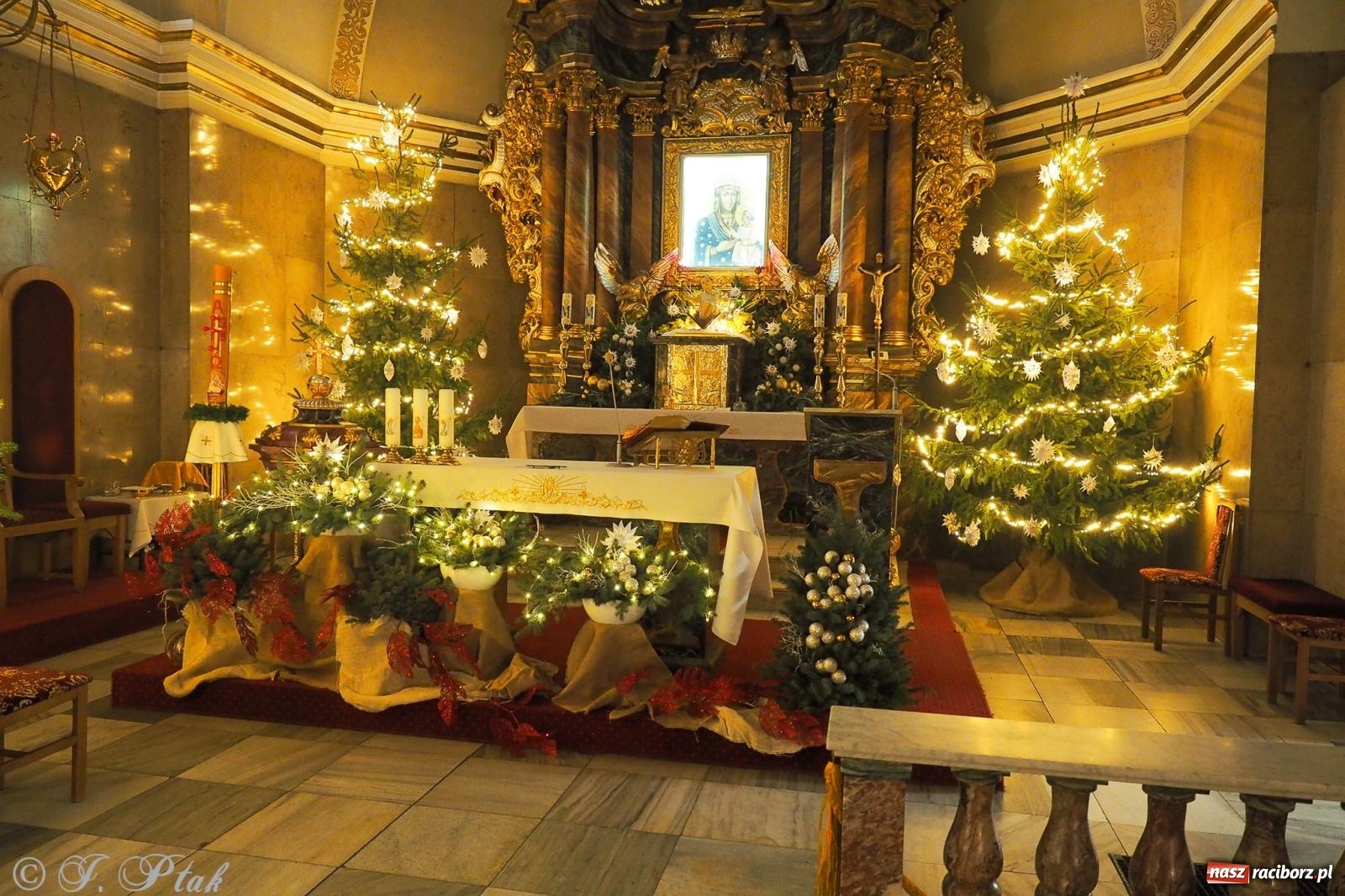 Zdjęcie w galerii na portalu naszraciborz.pl: Cicha noc rozbrzmiała w raciborskich świątyniach. Boże Narodzenie jako święto wiary i bliskości [FOTO i WIDEO] wiadomości z regionu