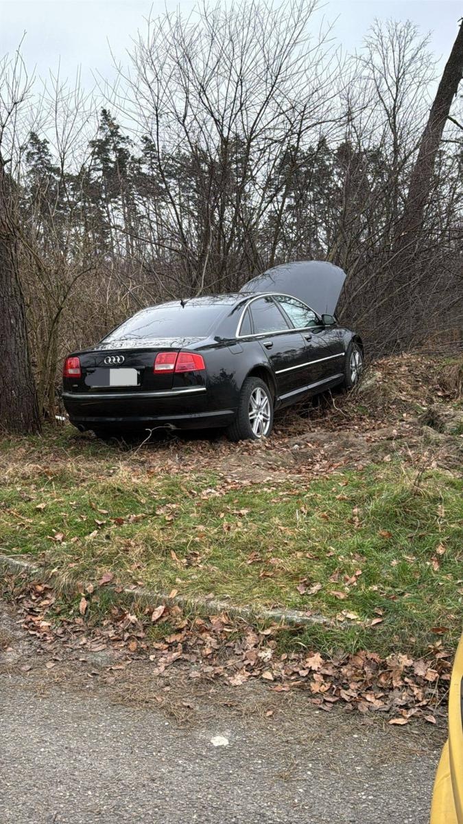 Zdjęcie w galerii na portalu naszraciborz.pl: Nieodpowiedzialny kierowca w Kuźni Raciborskiej – stracił panowanie nad Audi wiadomości z regionu
