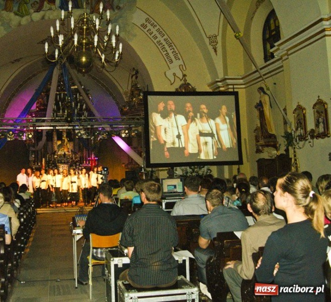 Zdjęcie w galerii na portalu naszraciborz.pl: W hołdzie bł. Janowi Pawłowi II wiadomości z regionu