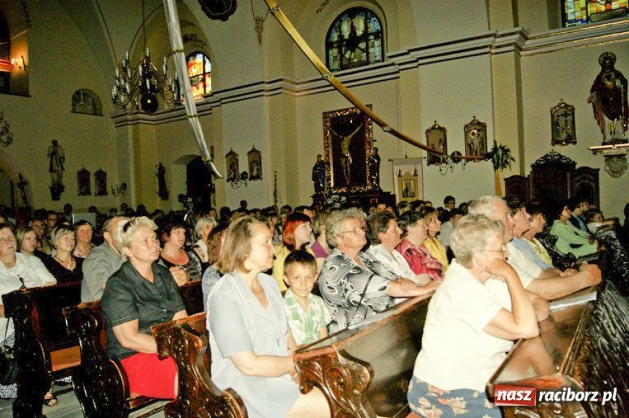 Zdjęcie w galerii na portalu naszraciborz.pl: W hołdzie bł. Janowi Pawłowi II wiadomości z regionu