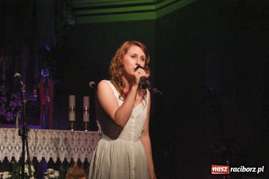 Zdjęcie w galerii na portalu naszraciborz.pl: W hołdzie bł. Janowi Pawłowi II wiadomości z regionu