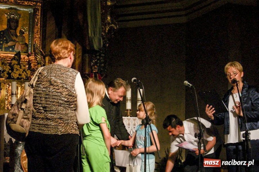 Zdjęcie w galerii na portalu naszraciborz.pl: W hołdzie bł. Janowi Pawłowi II wiadomości z regionu