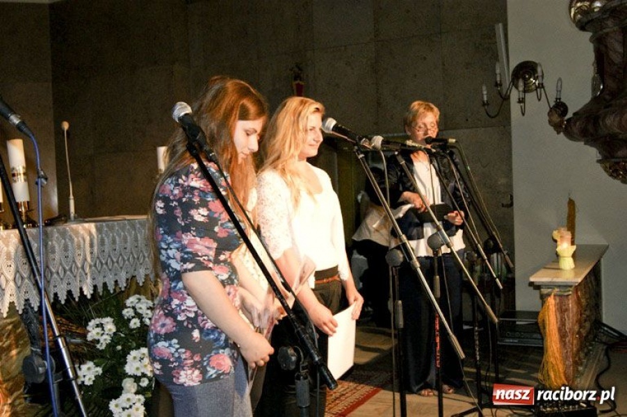 Zdjęcie w galerii na portalu naszraciborz.pl: W hołdzie bł. Janowi Pawłowi II wiadomości z regionu