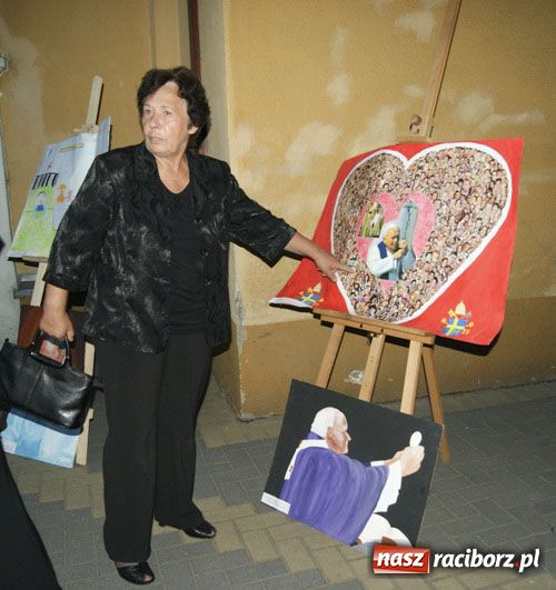 Zdjęcie w galerii na portalu naszraciborz.pl: W hołdzie bł. Janowi Pawłowi II wiadomości z regionu