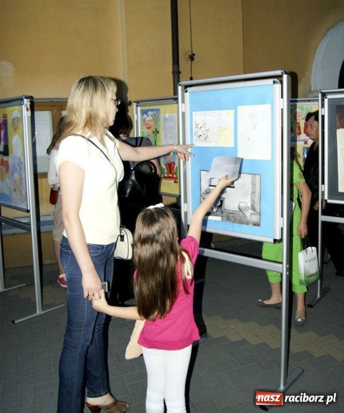 Zdjęcie w galerii na portalu naszraciborz.pl: W hołdzie bł. Janowi Pawłowi II wiadomości z regionu