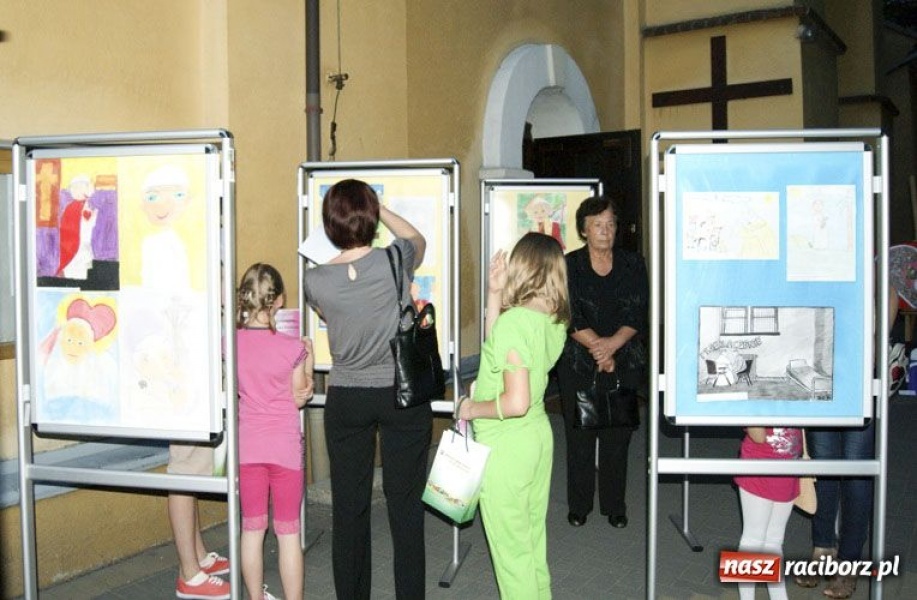 Zdjęcie w galerii na portalu naszraciborz.pl: W hołdzie bł. Janowi Pawłowi II wiadomości z regionu