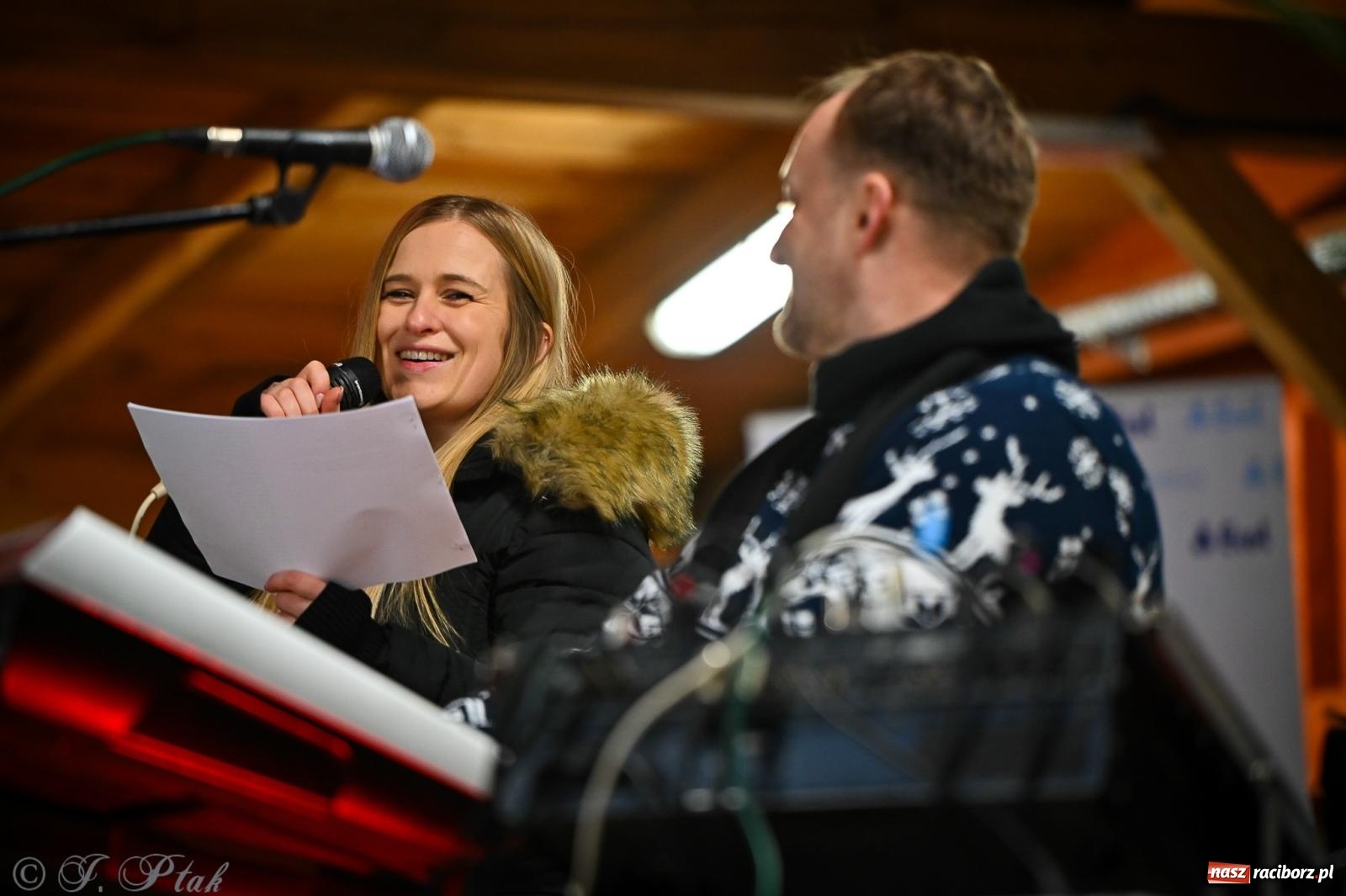 Zdjęcie w galerii na portalu naszraciborz.pl: Pierwsze wielkie rudzkie kolędowanie. Wspólne śpiewanie z Panem Babcią [FOTO i WIDEO] wiadomości z regionu