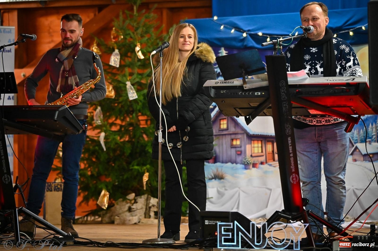 Zdjęcie w galerii na portalu naszraciborz.pl: Pierwsze wielkie rudzkie kolędowanie. Wspólne śpiewanie z Panem Babcią [FOTO i WIDEO] wiadomości z regionu