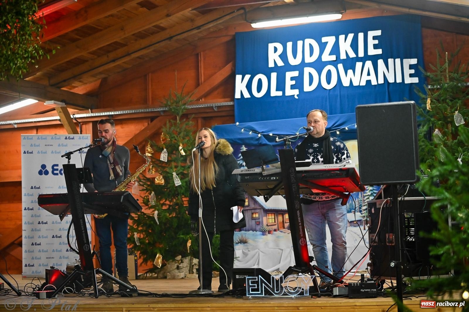 Zdjęcie w galerii na portalu naszraciborz.pl: Pierwsze wielkie rudzkie kolędowanie. Wspólne śpiewanie z Panem Babcią [FOTO i WIDEO] wiadomości z regionu