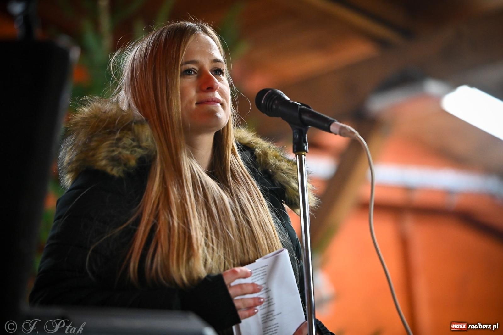 Zdjęcie w galerii na portalu naszraciborz.pl: Pierwsze wielkie rudzkie kolędowanie. Wspólne śpiewanie z Panem Babcią [FOTO i WIDEO] wiadomości z regionu