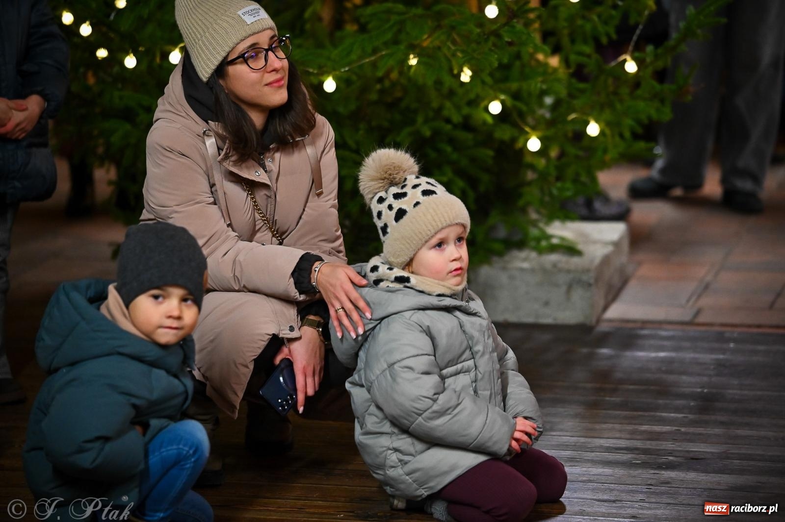 Zdjęcie w galerii na portalu naszraciborz.pl: Pierwsze wielkie rudzkie kolędowanie. Wspólne śpiewanie z Panem Babcią [FOTO i WIDEO] wiadomości z regionu