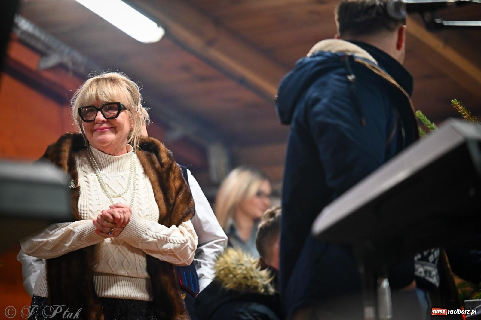 Zdjęcie w galerii na portalu naszraciborz.pl: Pierwsze wielkie rudzkie kolędowanie. Wspólne śpiewanie z Panem Babcią [FOTO i WIDEO] wiadomości z regionu