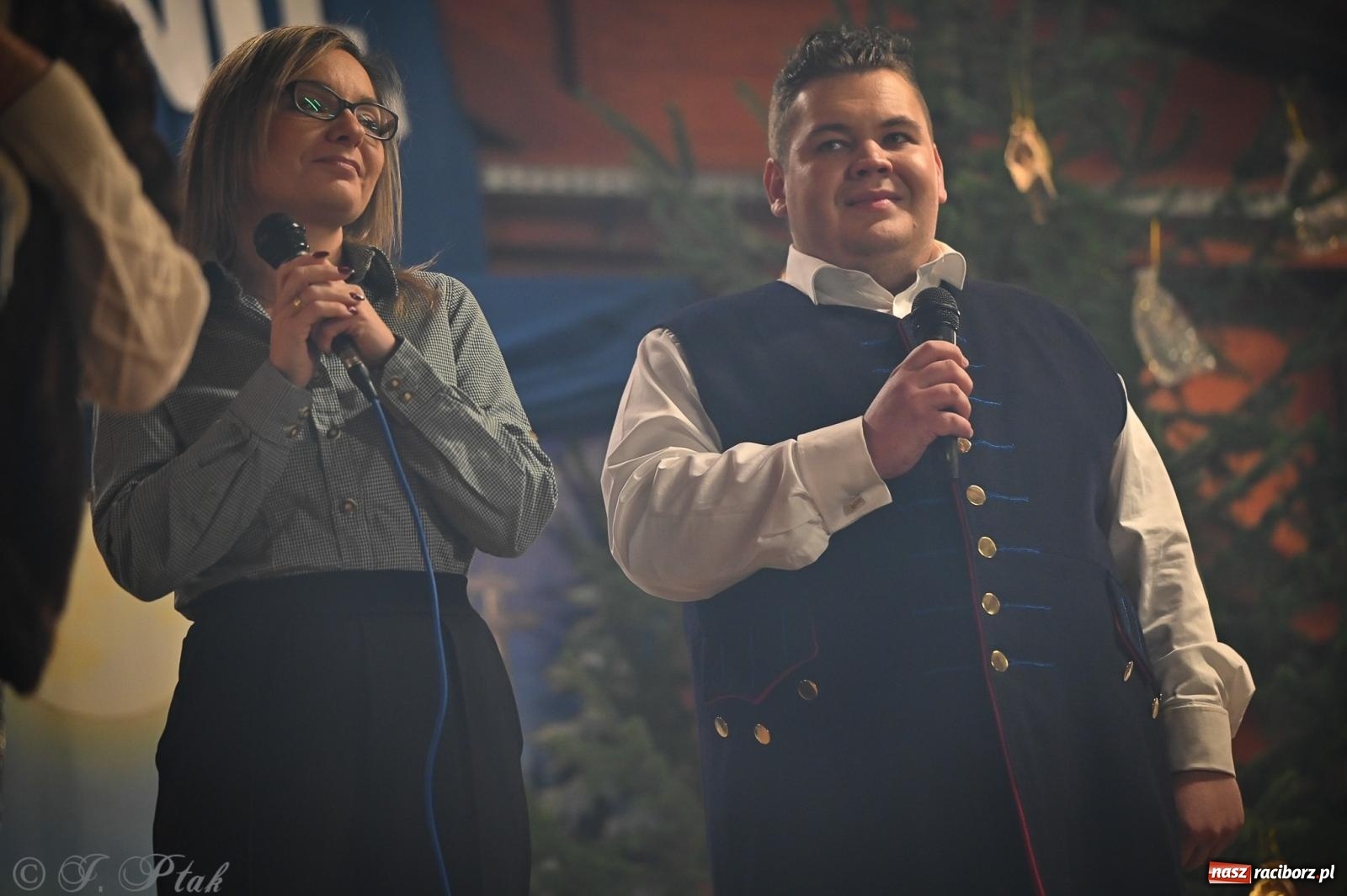 Zdjęcie w galerii na portalu naszraciborz.pl: Pierwsze wielkie rudzkie kolędowanie. Wspólne śpiewanie z Panem Babcią [FOTO i WIDEO] wiadomości z regionu