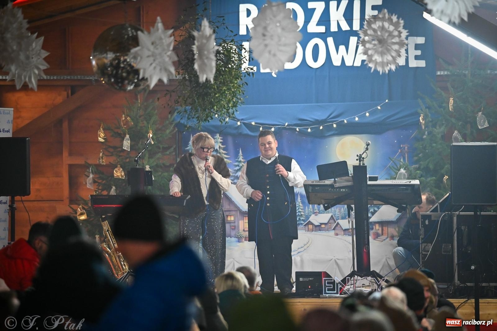 Zdjęcie w galerii na portalu naszraciborz.pl: Pierwsze wielkie rudzkie kolędowanie. Wspólne śpiewanie z Panem Babcią [FOTO i WIDEO] wiadomości z regionu