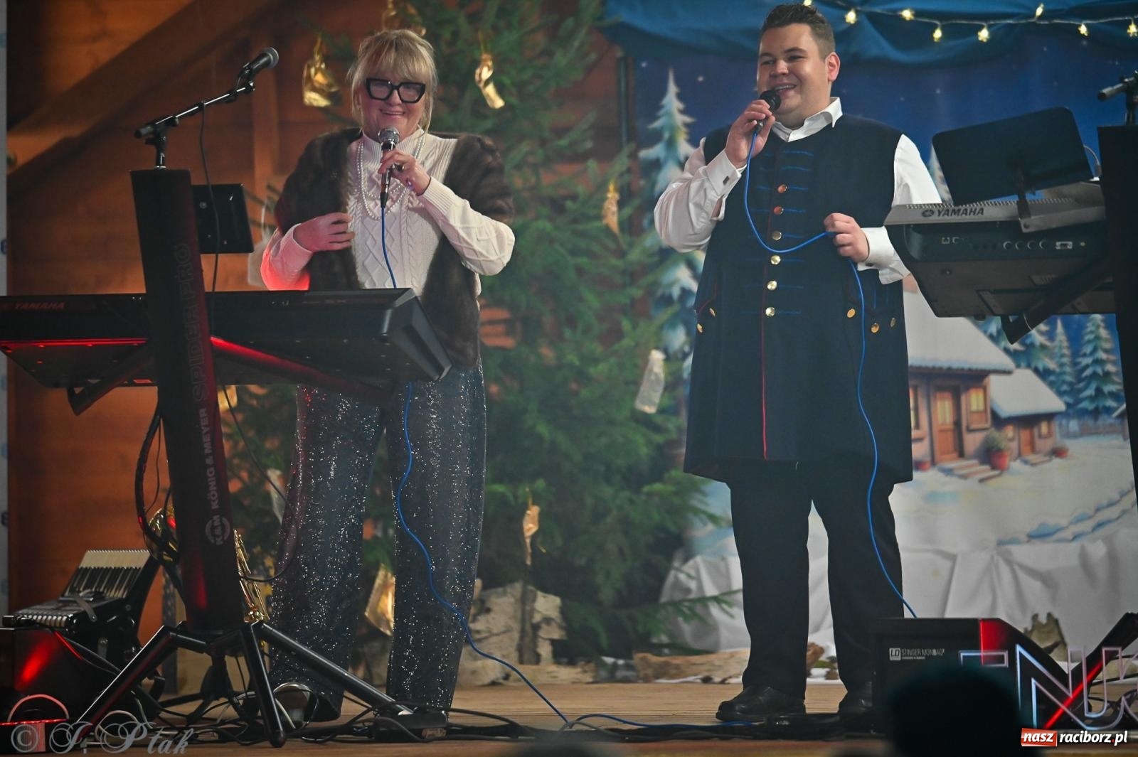 Zdjęcie w galerii na portalu naszraciborz.pl: Pierwsze wielkie rudzkie kolędowanie. Wspólne śpiewanie z Panem Babcią [FOTO i WIDEO] wiadomości z regionu