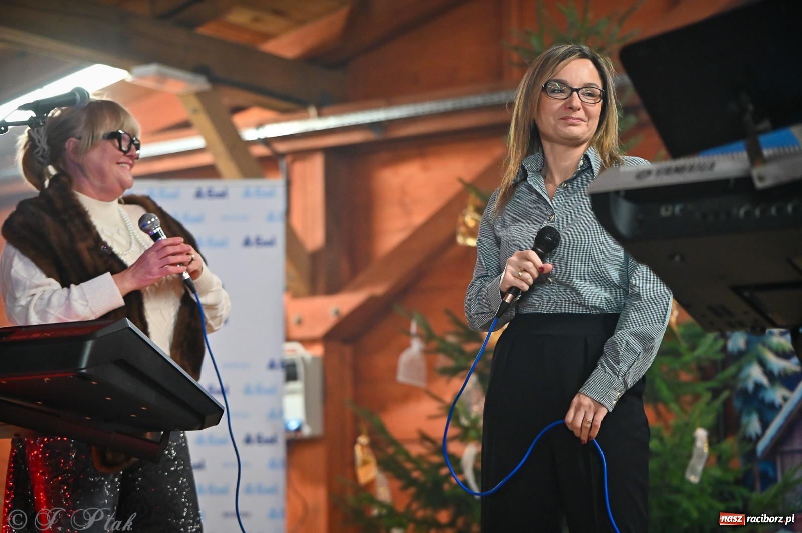 Zdjęcie w galerii na portalu naszraciborz.pl: Pierwsze wielkie rudzkie kolędowanie. Wspólne śpiewanie z Panem Babcią [FOTO i WIDEO] wiadomości z regionu