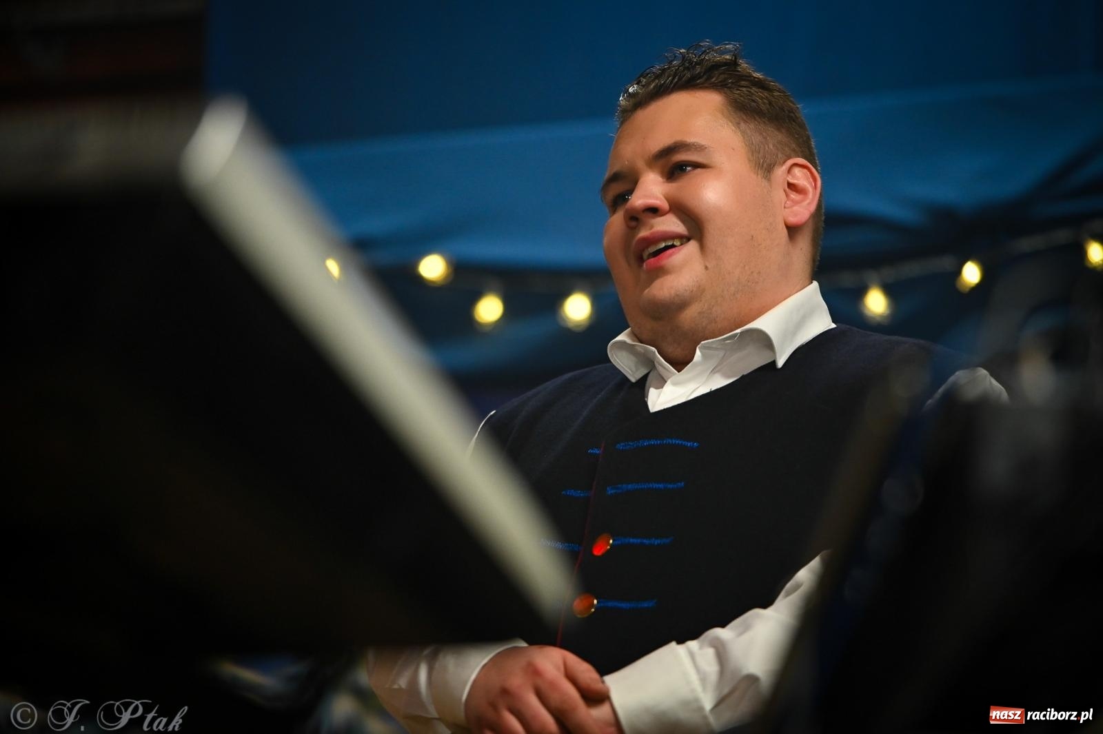 Zdjęcie w galerii na portalu naszraciborz.pl: Pierwsze wielkie rudzkie kolędowanie. Wspólne śpiewanie z Panem Babcią [FOTO i WIDEO] wiadomości z regionu