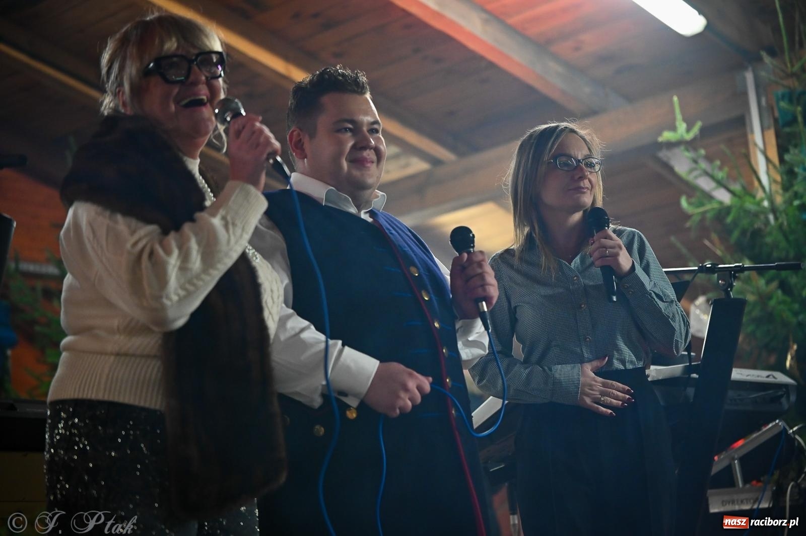 Zdjęcie w galerii na portalu naszraciborz.pl: Pierwsze wielkie rudzkie kolędowanie. Wspólne śpiewanie z Panem Babcią [FOTO i WIDEO] wiadomości z regionu