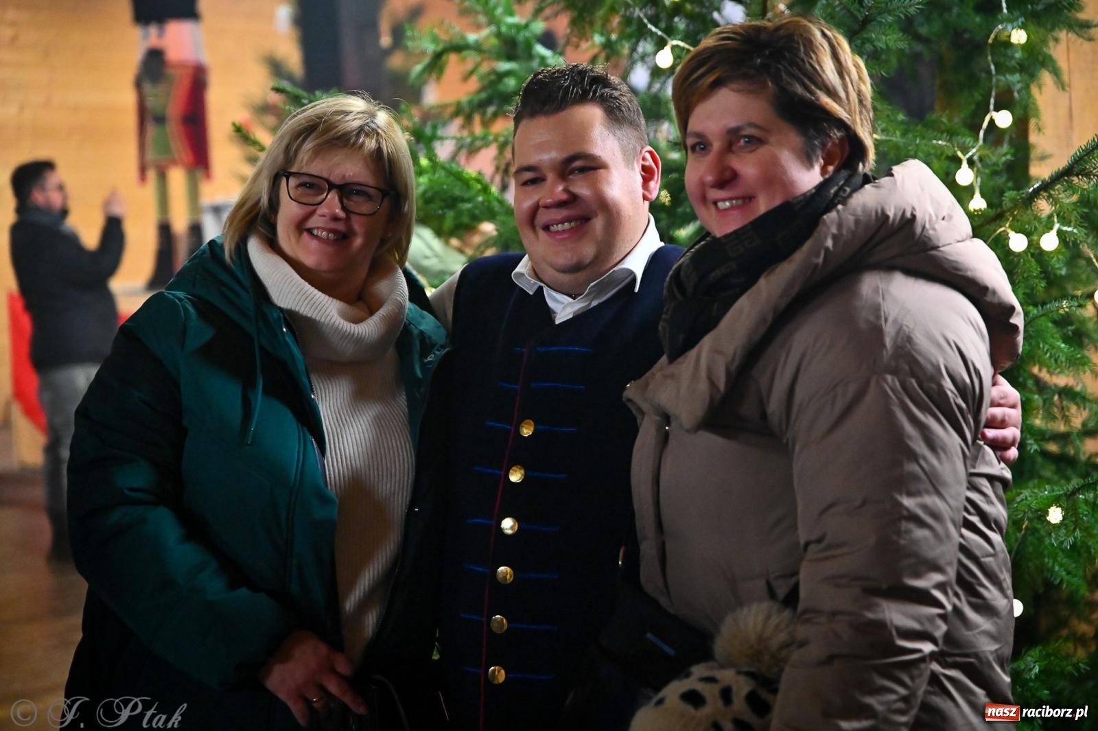 Zdjęcie w galerii na portalu naszraciborz.pl: Pierwsze wielkie rudzkie kolędowanie. Wspólne śpiewanie z Panem Babcią [FOTO i WIDEO] wiadomości z regionu