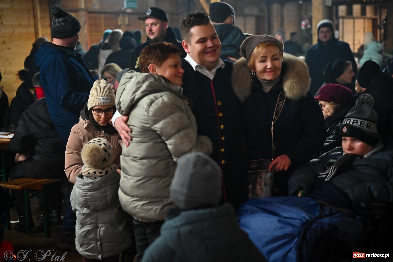 Zdjęcie w galerii na portalu naszraciborz.pl: Pierwsze wielkie rudzkie kolędowanie. Wspólne śpiewanie z Panem Babcią [FOTO i WIDEO] wiadomości z regionu